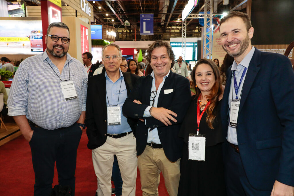 Alexandre Mesquita, Miguel Moraes, e Bernardo Cardoso, do Turismo de Portugal, com Helen Demuro e Denis Ribeiro, da Aviareps