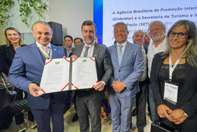 Assinatura do protocolo e1680552852522 Setur-SP e Embratur assinam protocolo de cooperação para promoção turística do Litoral Paulista