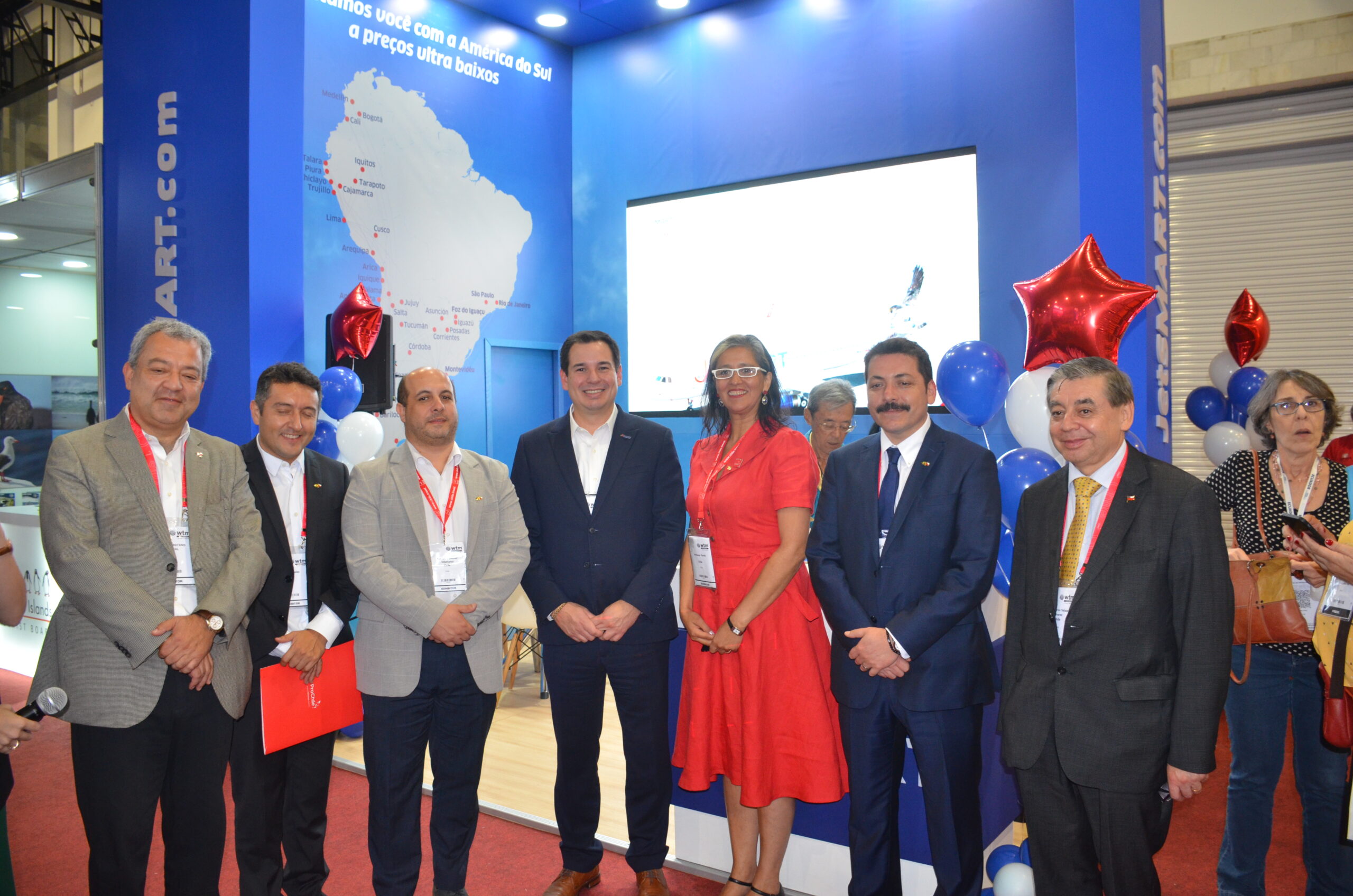 Autoridades do Chile no estande da JetSmart Autoridades do Chile no estande da JetSmart