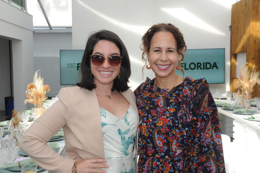 Brianna Barnebee, do Visit Florida, e Melina Martinez-Echeverria, do Greater Miami CVB