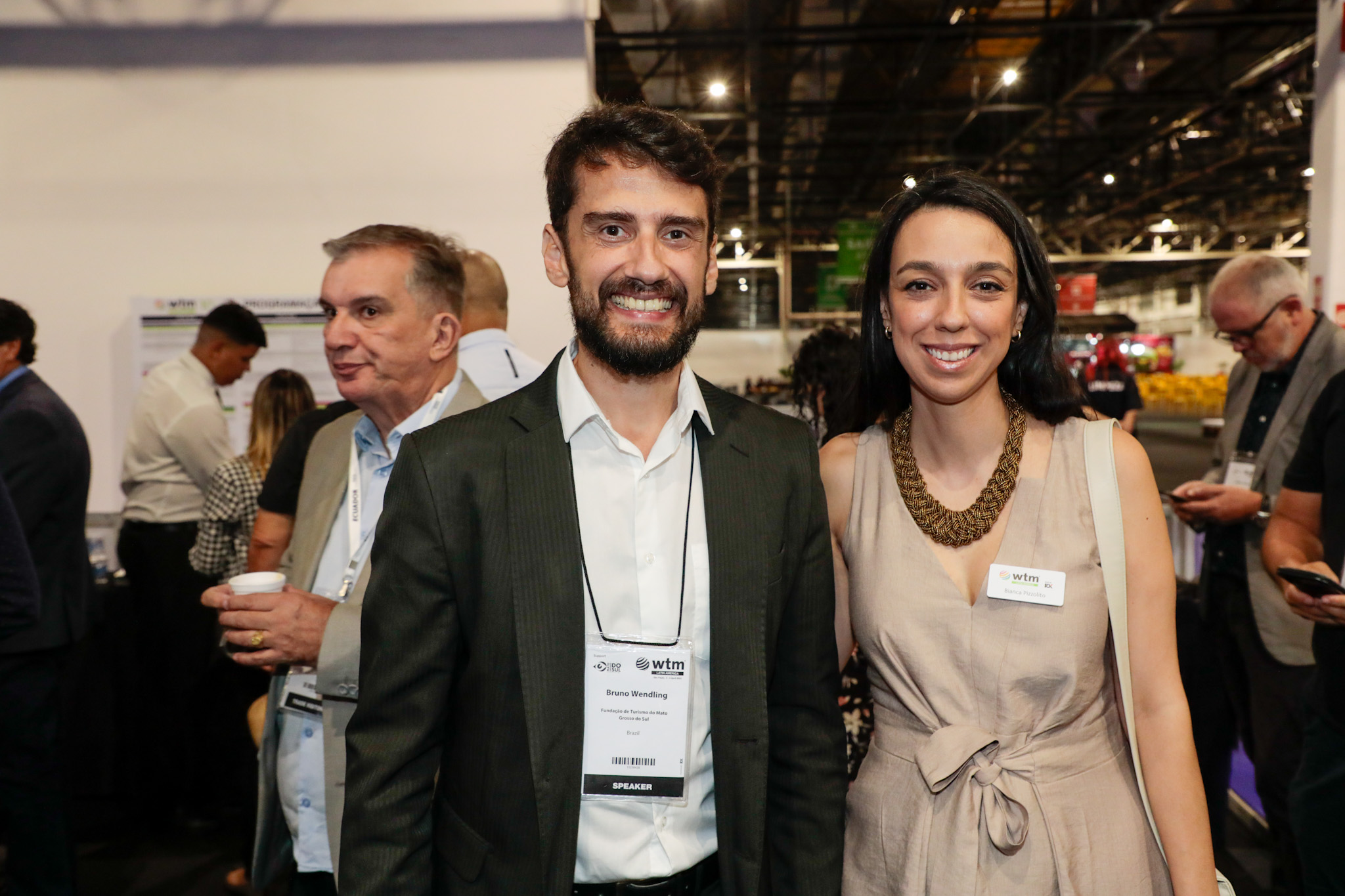 Bruno Wendling, da Fundtur-MS, e Bianca Pizzolito, da WTM-LA Bruno Wendling, da Fundtur-MS, e Bianca Pizzolito, da WTM-LA