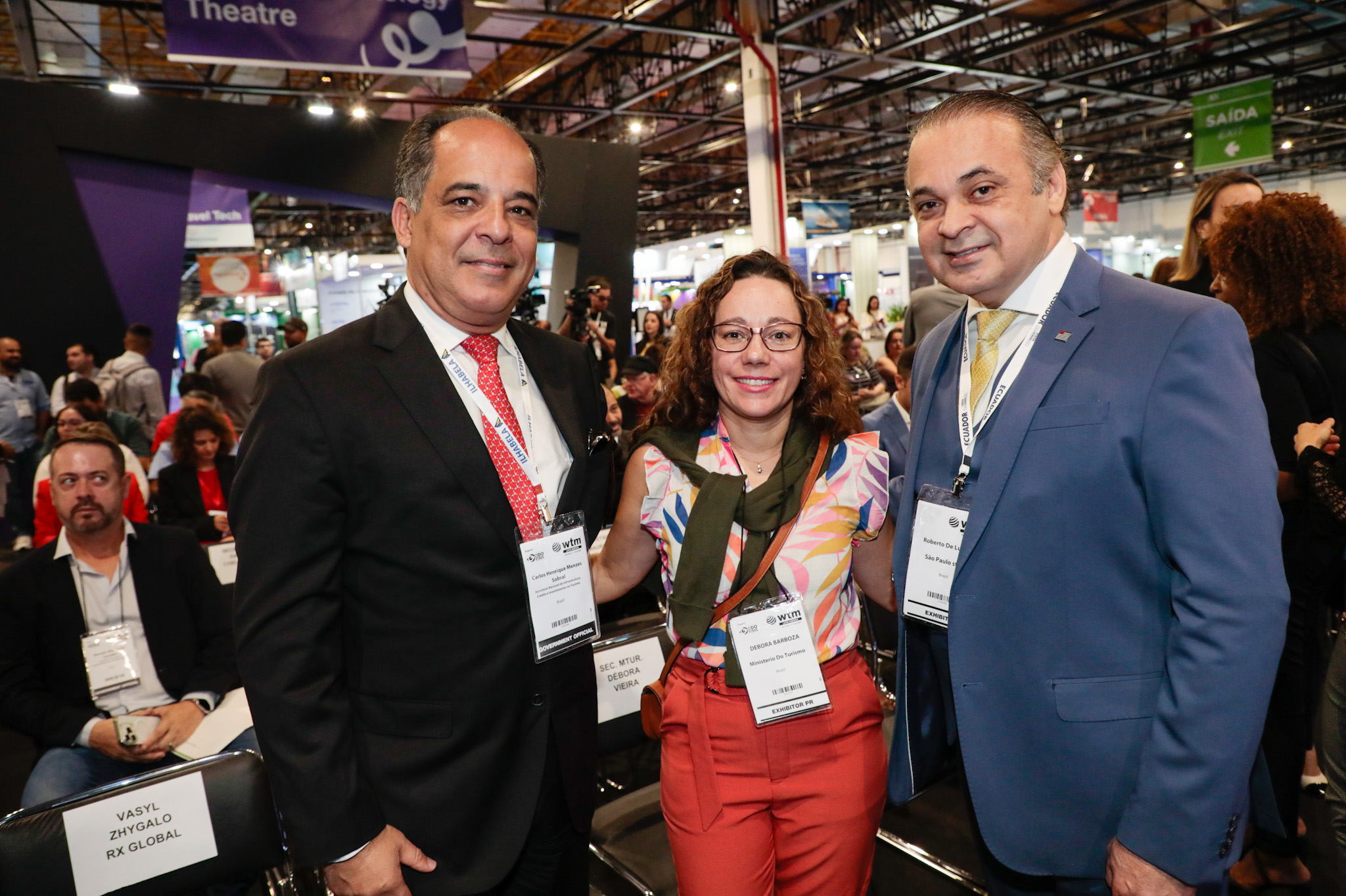 Carlos Henrique Sobral, do Governo Federal, Debora Barboza, do MTur, e Roberto de Lucena, secretário de Turismo de SP Carlos Henrique Sobral, do Governo Federal, Debora Barboza, do MTur, e Roberto de Lucena, secretário de Turismo de SP