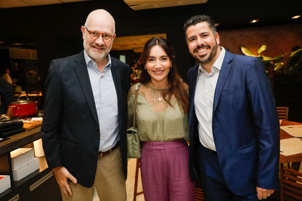 Claudio Isolani, da BRT, Danielle Meirelles, da Frontur, e Raphael de Lucca, da Copa Airlines Claudio Isolani, da BRT, Danielle Meirelles, da Frontur, e Raphael de Lucca, da Copa Airlines