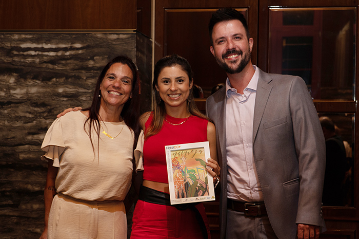 Cristina Muniz e Leonardo Fortes do SeaWorld Parks com Aline Sobreira, da HotelDO Cristina Muniz e Leonardo Fortes do SeaWorld Parks com Aline Sobreira, da HotelDO