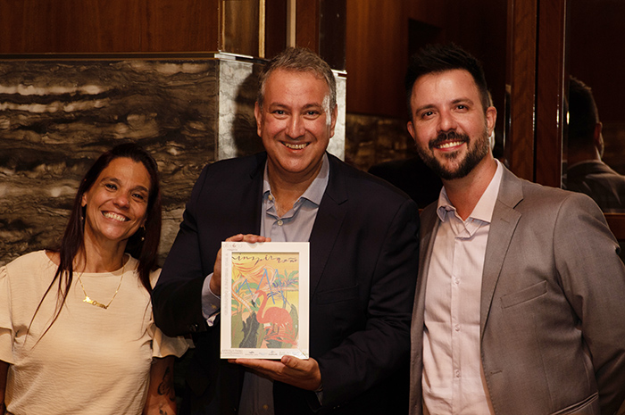 Cristina Muniz e Leonardo Fortes, do SeaWorld com Anderson Canazza, da RCI Cristina Muniz e Leonardo Fortes, do SeaWorld com Anderson Canazza, da RCI