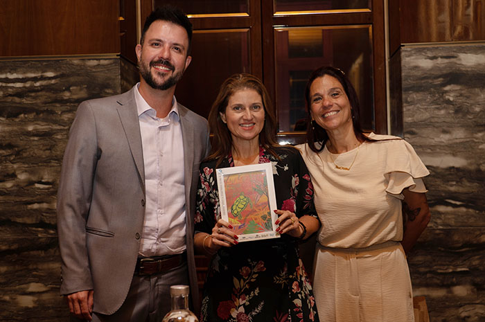 Cristina Muniz e Leonardo Fortes, do SeaWorld, com Joice Souza, da Magic Blue Cristina Muniz e Leonardo Fortes, do SeaWorld, com Joice Souza, da Magic Blue