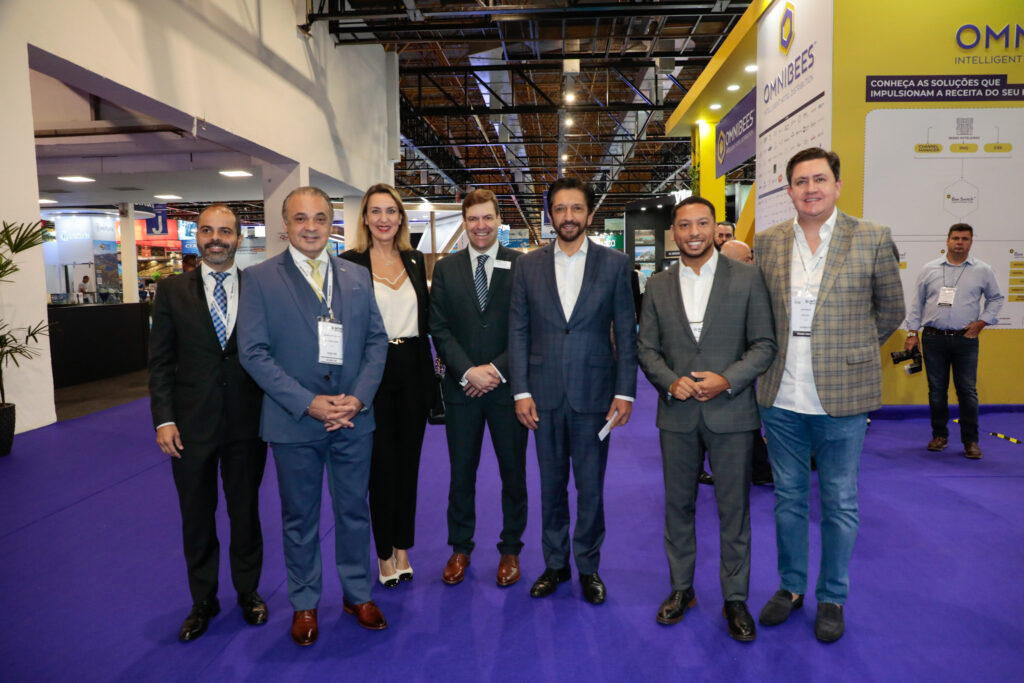 Eder Santos, Roberto de Lucena e Luciane Leite, de São Paulo, Daniel Zanetti, da WTM-LA, Ricardo Nunes, prefeito de São Paulo, Rodolfo Marinho, secretário da cidade de SP, e Alex Peixe, da SPTuris