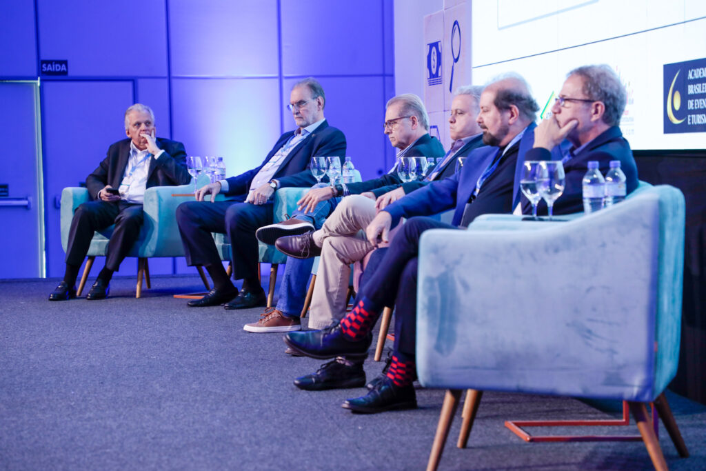 Todos por todos: Esfe debate saídas para o desenvolvimento do Turismo Todos por todos: Esfe debate saídas para o desenvolvimento do Turismo