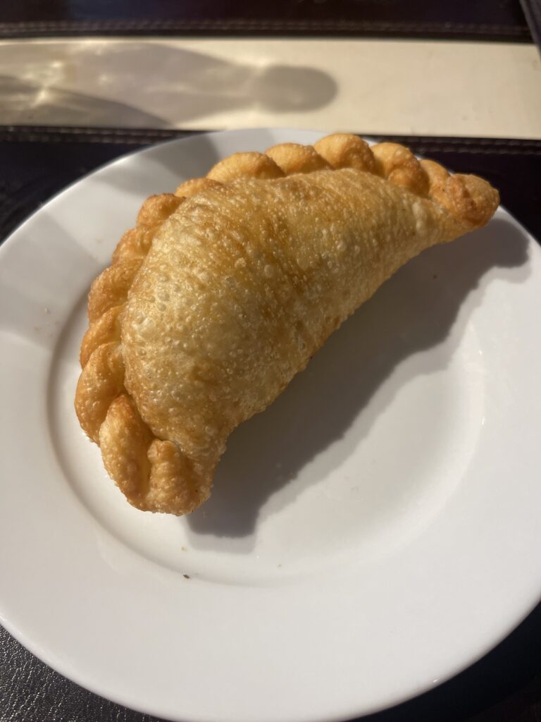 Empanada servida no restaurante Facal