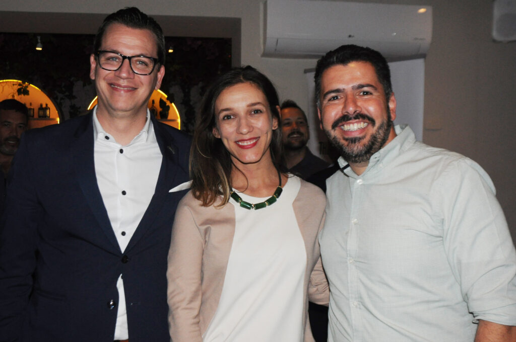 Erick Garnica, de Palm Beaches, Luise Sanches, da Aviareps, e Raphael de Lucca, da Copa Airlines Erick Garnica, de Palm Beaches, Luise Sanches, da Aviareps, e Raphael de Lucca, da Copa Airlines