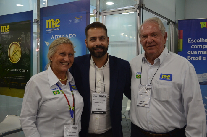 Erilton Junior, da Blue Tree Hotels entre Rosa Masgrau e Roy Taylor Erilton Junior, da Blue Tree Hotels entre Rosa Masgrau e Roy Taylor