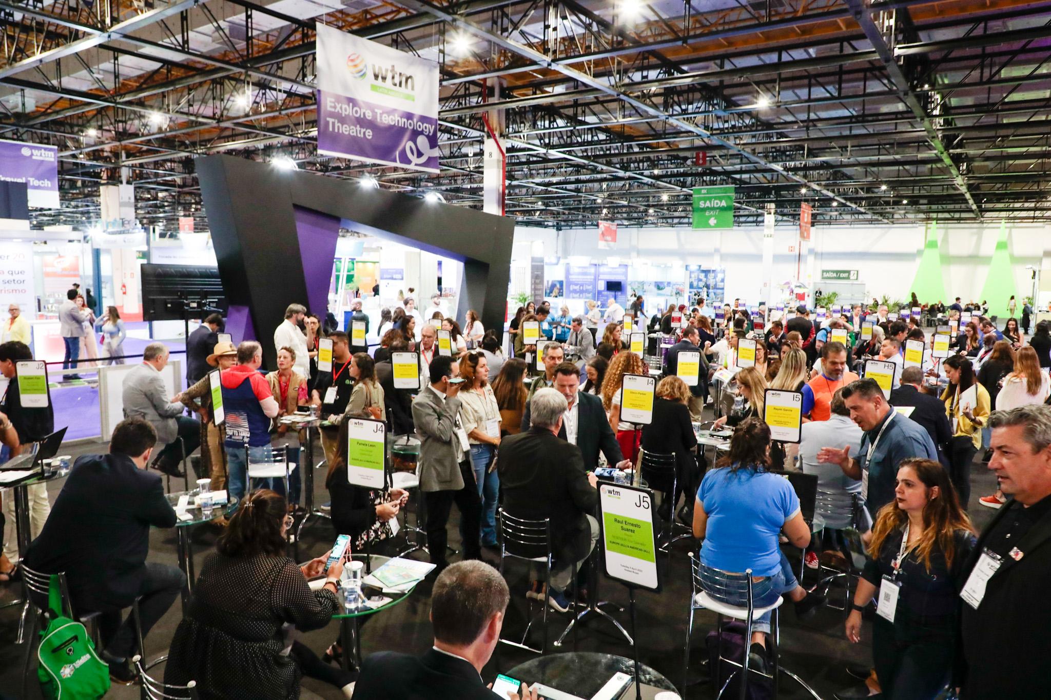 Espaço Explore Technology Theatre, na WTM-LA Espaço Explore Technology Theatre, na WTM-LA