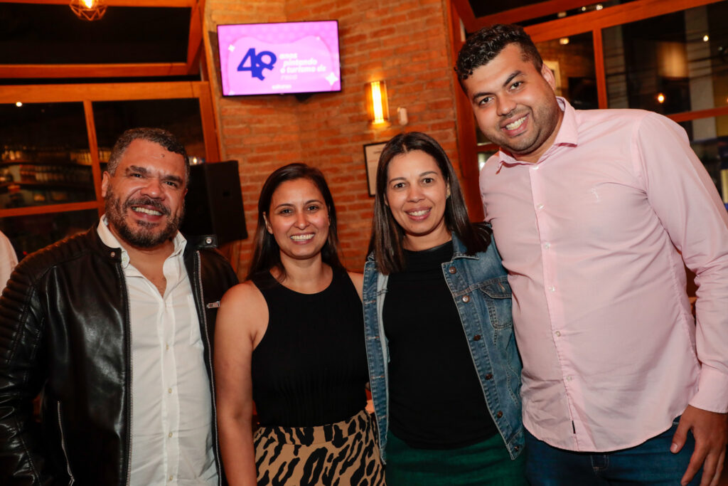 Fabiano Portela e Karliana Castanho, da Sakura, com Bianca Schimpl e Edvan Araújo, Latam