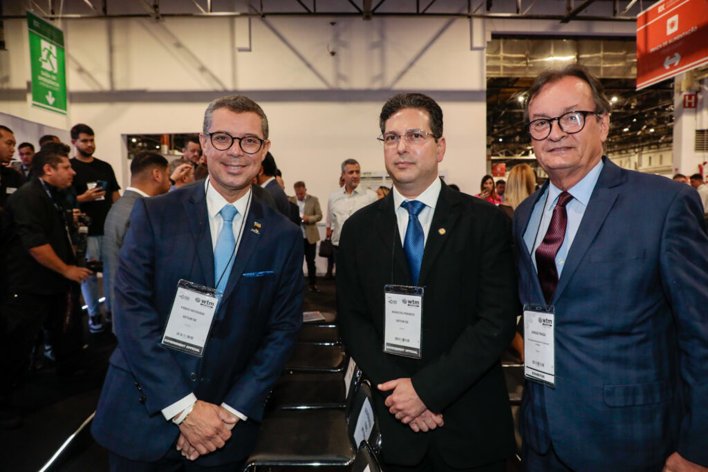 Fábio Mitidieri e Marcos Franco, de Sergipe, com Jorge Fraga, de Aracaju