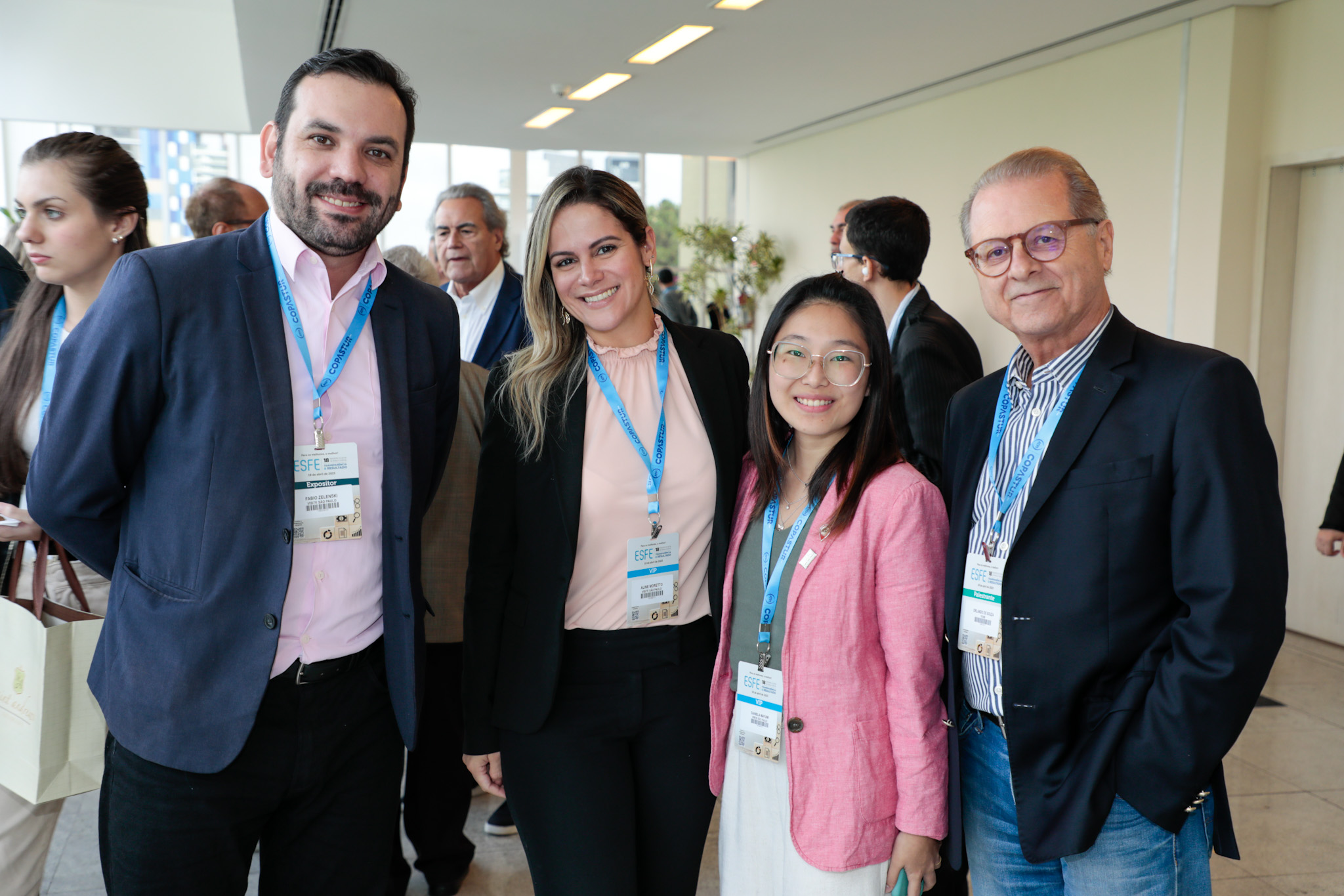 Fabio Zelenski, Aline Moretto e Daniela Mayumi, do Visite São Paulo, com Orlando de Souza, do FOHB