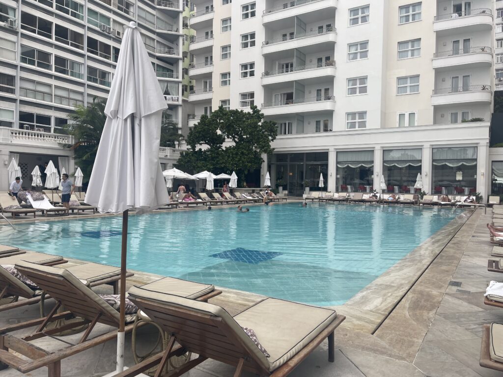 Famosa piscina do Copacabana Palace