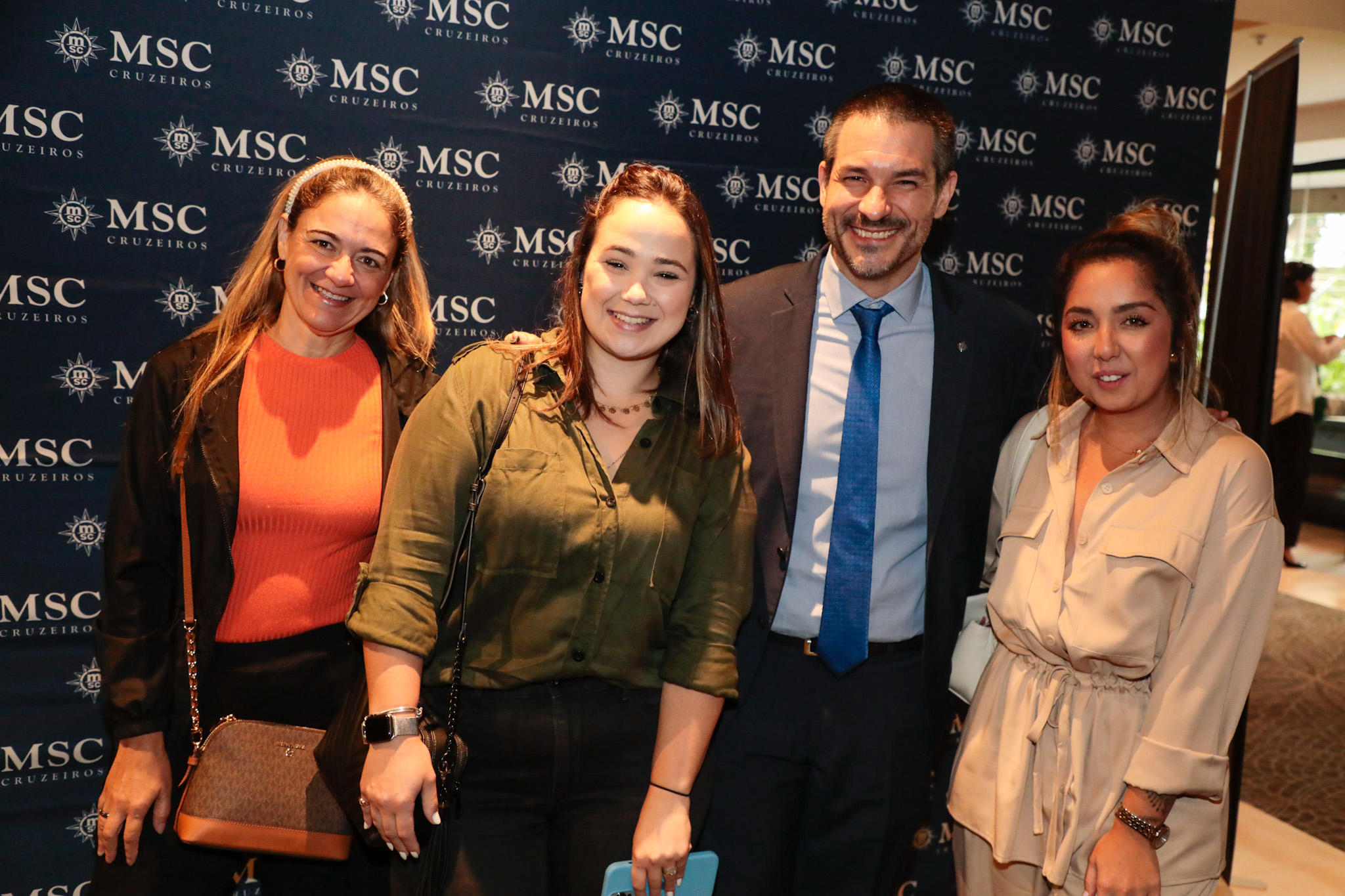 Ignacio Palacios, entre Elizângela Silva, Lailla Dias, Imagine Turismo, e Mariane Freitas, Jet Lag Viagens Ignacio Palacios, entre Elizângela Silva, Lailla Dias, Imagine Turismo, e Mariane Freitas, Jet Lag Viagens