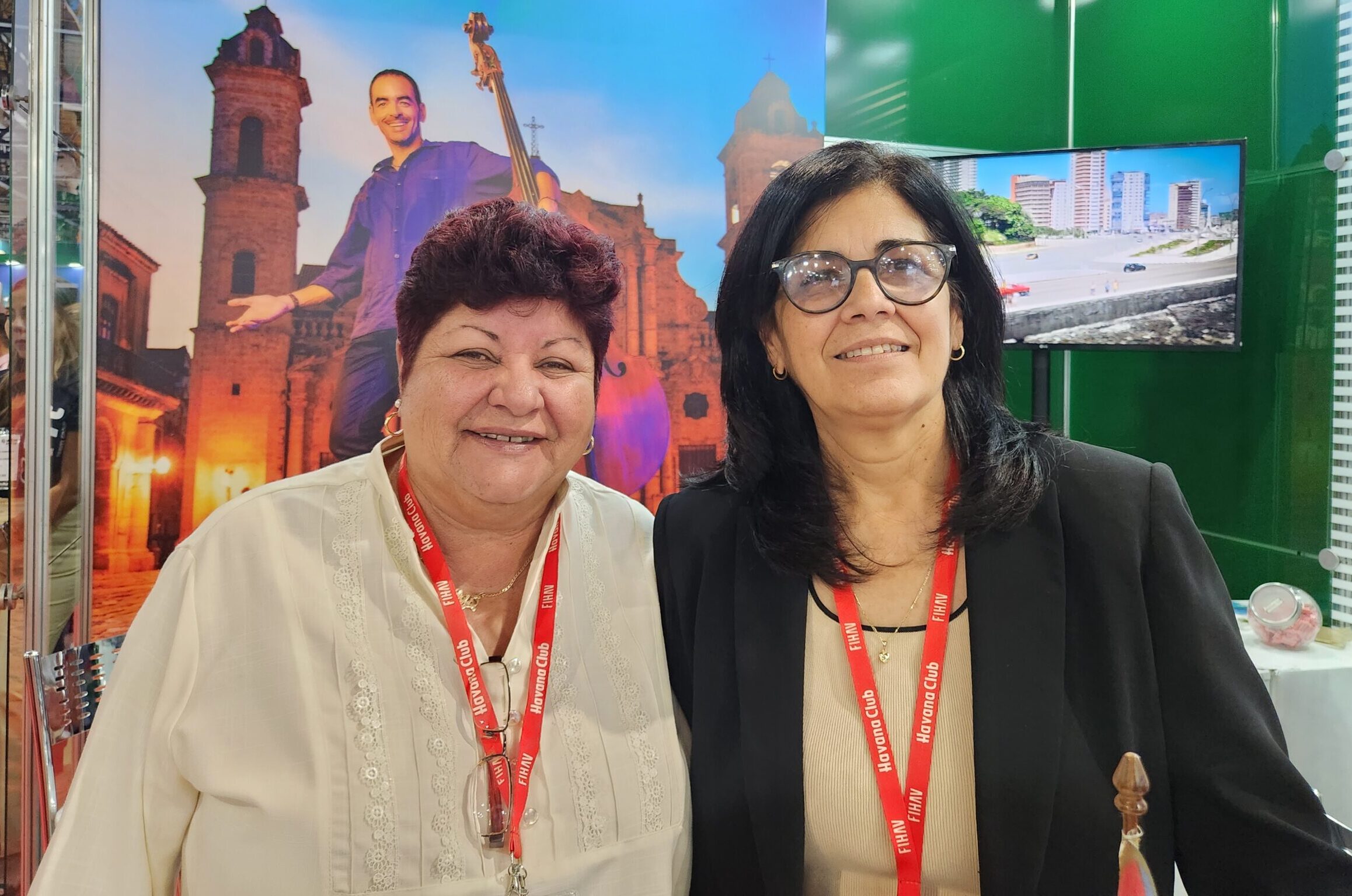 Ivis Fernandez Pena Mintur e Maria del Carmen Orellana vice ministra de Turismo de Cuba scaled e1680811628610 WTM-LA: Cuba espera receber voo da Gol até o final deste ano