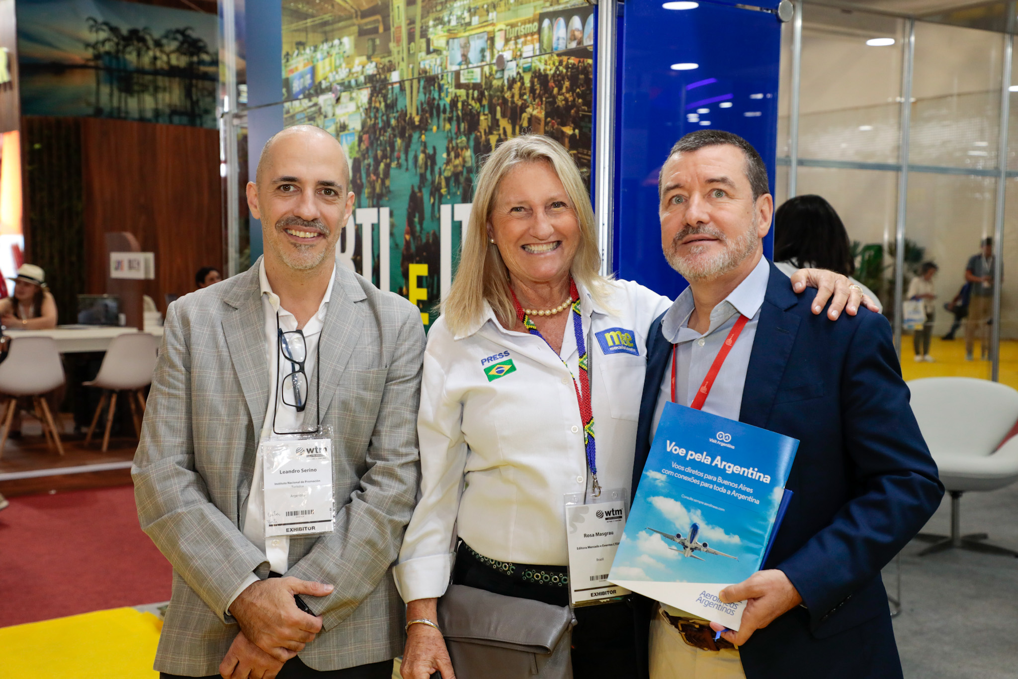 Leandro Serino e Ivan Blanco, da Aerolineas Argentinas, e Rosa Masgrau, do M&E Leandro Serino e Ivan Blanco, da Aerolineas Argentinas, e Rosa Masgrau, do M&E