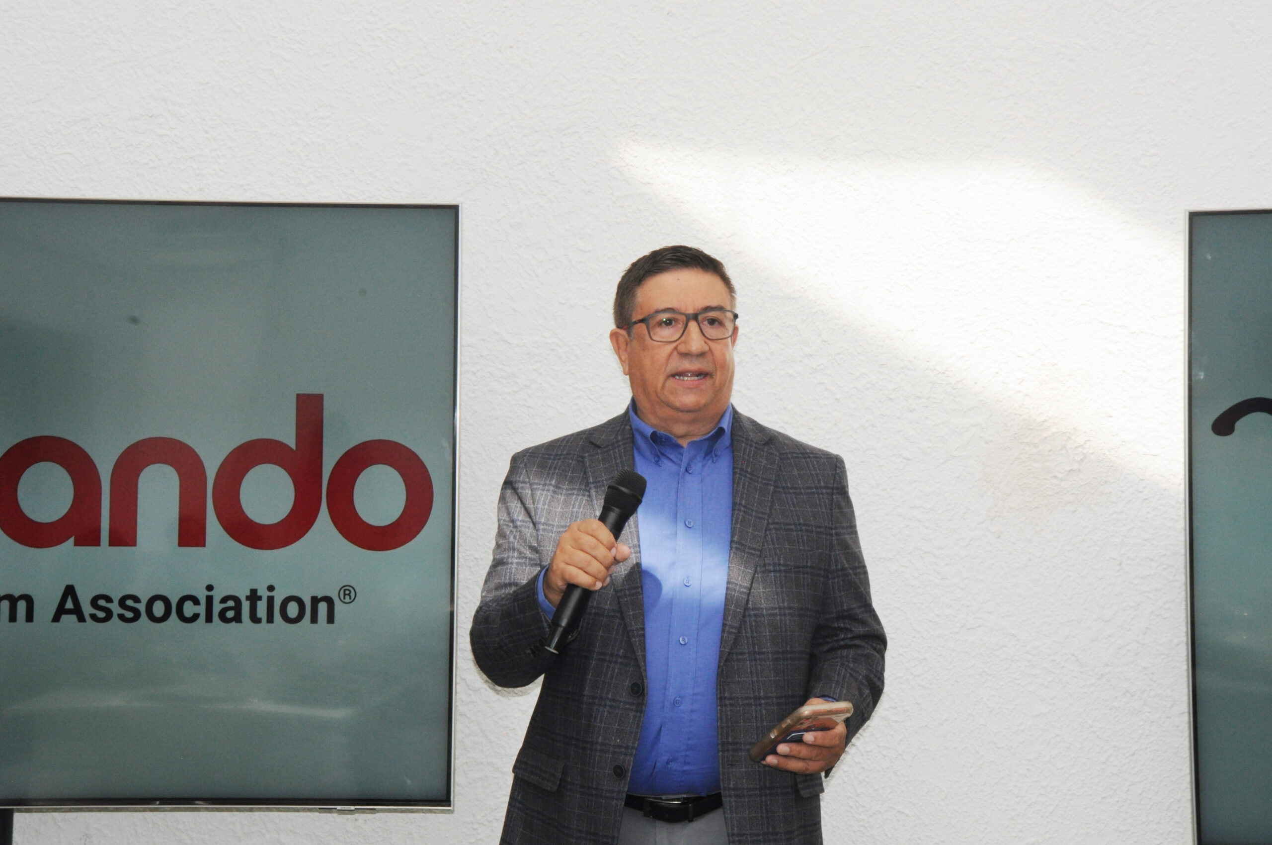 Leo Salazar, vo Visit Orlando Leo Salazar, vo Visit Orlando
