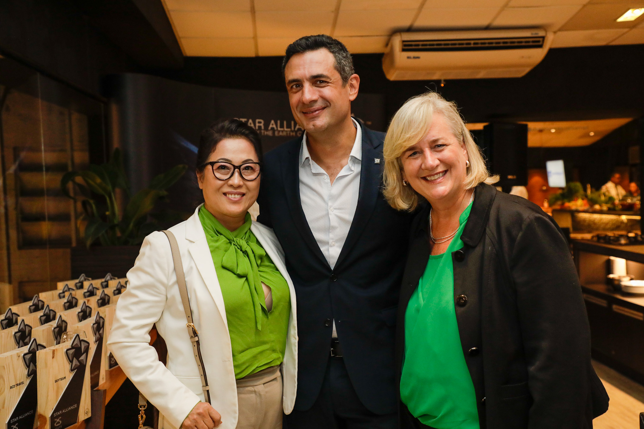 Lilian Hwang, da Transpac, Carlos Antunes, da TAP, e Annette Taeuber, da Lufthansa Lilian Hwang, da Transpac, Carlos Antunes, da TAP, e Annette Taeuber, da Lufthansa