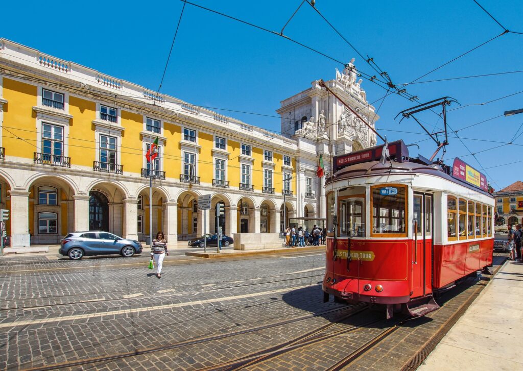 Lisboa Frank Nürnberger from Pixabay Air Europa revela os destinos mais procurados por brasileiros na Europa