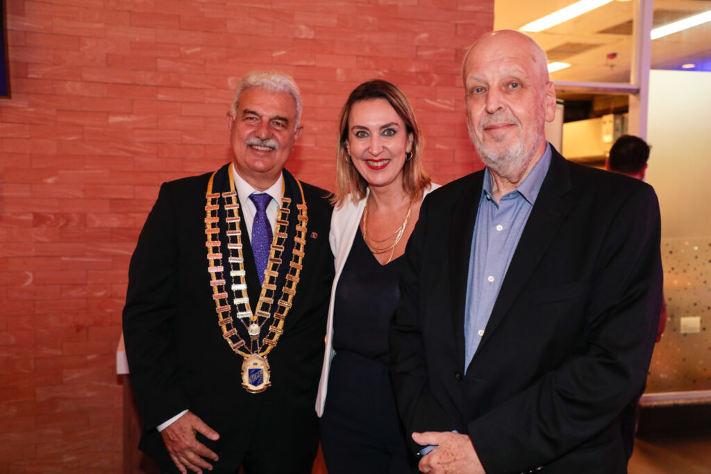 Luciane Leite, entre Walter Teixeira e Eduardo Sanovicz