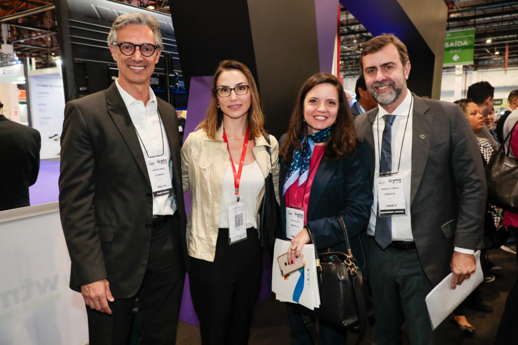 Marco Ferraz, da Clia, Milena Palumbo, da GL events, e Jaqueline Gil e Marcelo Freixo, da Embratur