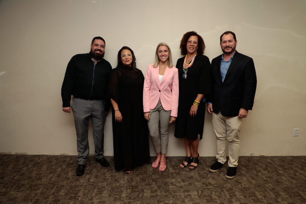 Marcos Bianqui, Alessandra Alonso, Anna Renata Bozzetti, Fabiana Alves, e Pablo Zabala, da Discover Cruises Marcos Bianqui, Alessandra Alonso, Anna Renata Bozzetti, Fabiana Alves, e Pablo Zabala, da Discover Cruises
