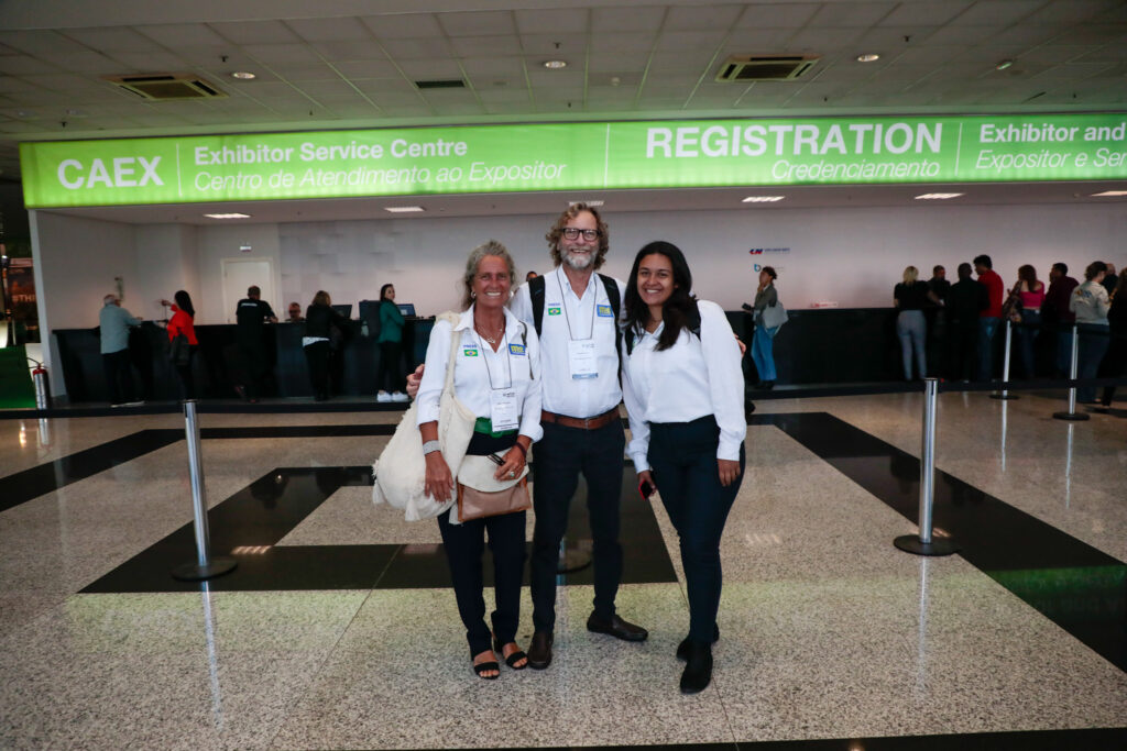 Mari Masgrau, Rafael Torres e Janaina Brito, do M&E