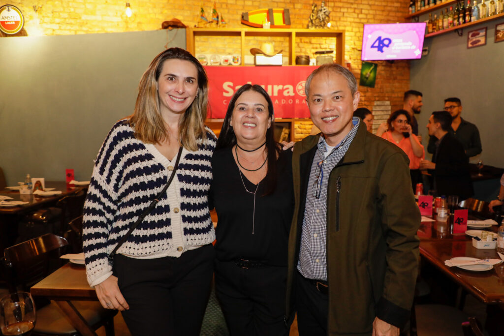 Mariana Trevisan, da United, Vivi Siqueira, da Sakura, e Tulio Tsuru, da United