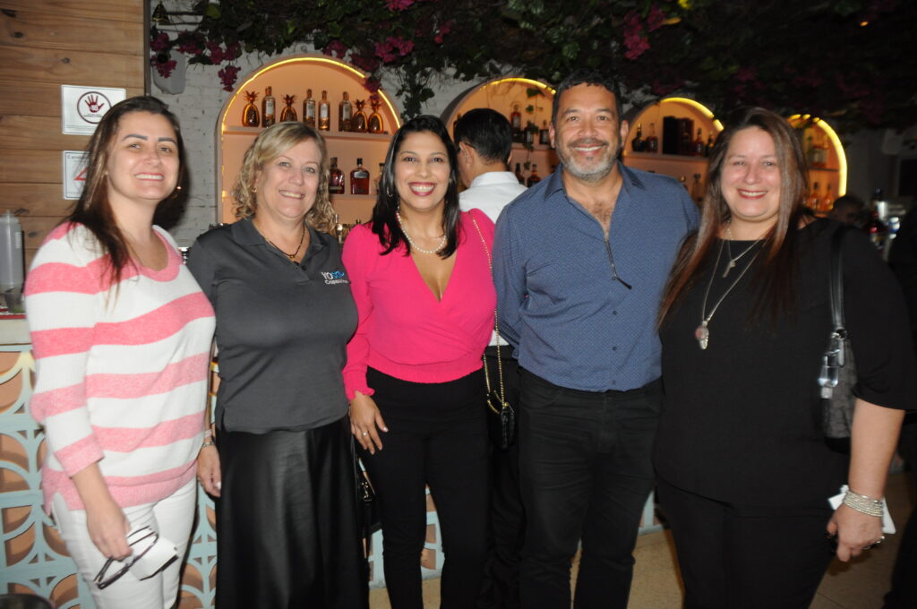 Melissa Rosa, da Interep, Cristiane Cortizo, da Copa, Maria Santos, da Flot, Jorge Souza, da Orinter, e Rafaela Brown, do Visit Florida Melissa Rosa, da Interep, Cristiane Cortizo, da Copa, Maria Santos, da Flot, Jorge Souza, da Orinter, e Rafaela Brown, do Visit Florida