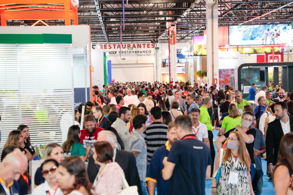 Movimentacao intensa no primeiro dia WTM LA 1 WTM-LA 2024 espera cerca de 630 expositores e já supera 90% dos espaços comercializados