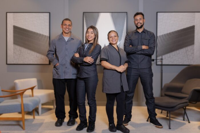 Intercity Hotels apresenta nova identidade para os uniformes da rede 1 Novos uniformes Intercity Hotels Divulgacao scaled e1681497662238 Intercity Hotels apresenta nova identidade para os uniformes da rede
