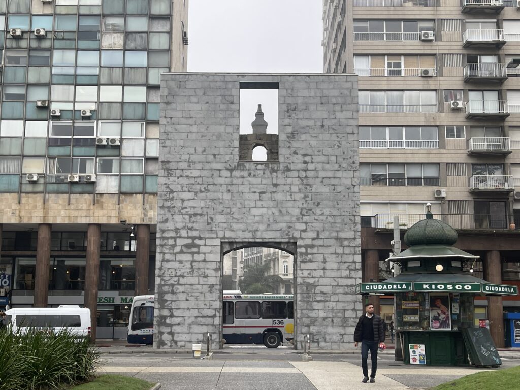 Parte da Muralha que marcava a entrada de Montevidéu
