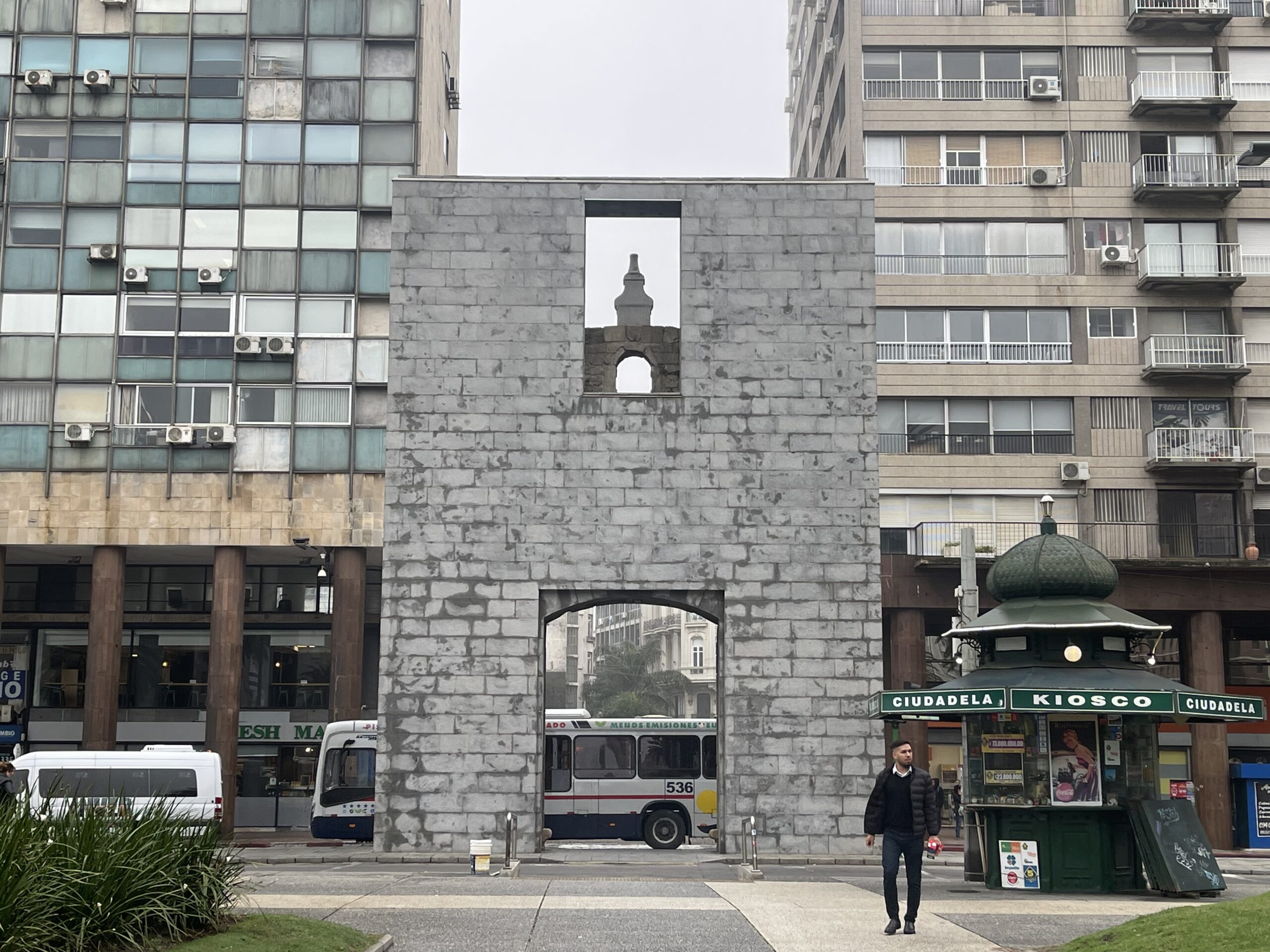 Parte da Muralha que marcava a entrada de Montevidéu Parte da Muralha que marcava a entrada de Montevidéu