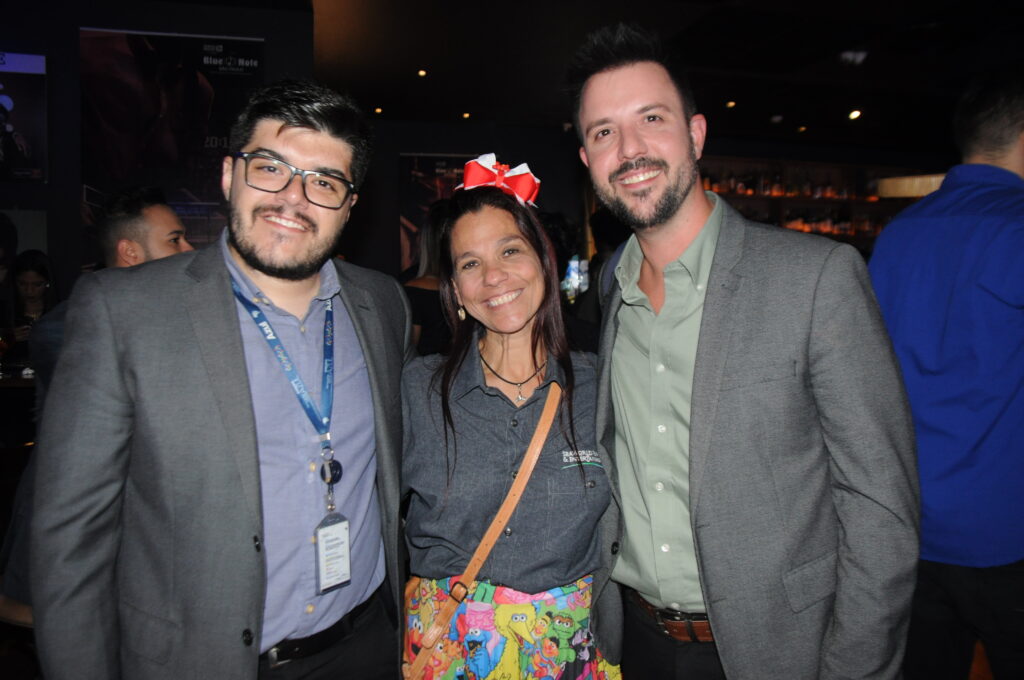 Paulo Biondo, da Azul, com Cristina Muniz e Leonardo Fortes, do SeaWorld