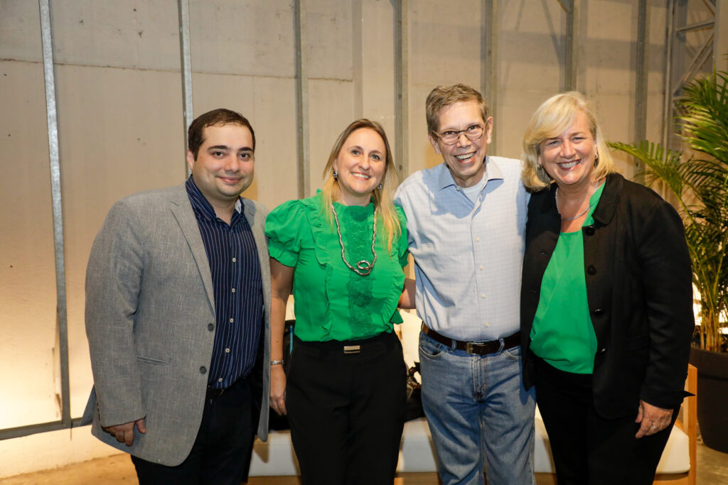 Pedro Menezes, do M&E, Catia Shick, da United, Cássio Oliveira, da Sakura, e Annette Taeuber, da Lufthansa Pedro Menezes, do M&E, Catia Shick, da United, Cássio Oliveira, da Sakura, e Annette Taeuber, da Lufthansa
