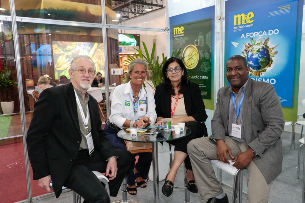 Pedro Monzon, Maria Del Carmen, e Raul Gonzalez, do Ministério do Turismo de Cuba, e Mari Masgrau, do M&E Pedro Monzon, Maria Del Carmen, e Raul Gonzalez, do Ministério do Turismo de Cuba, e Mari Masgrau, do M&E