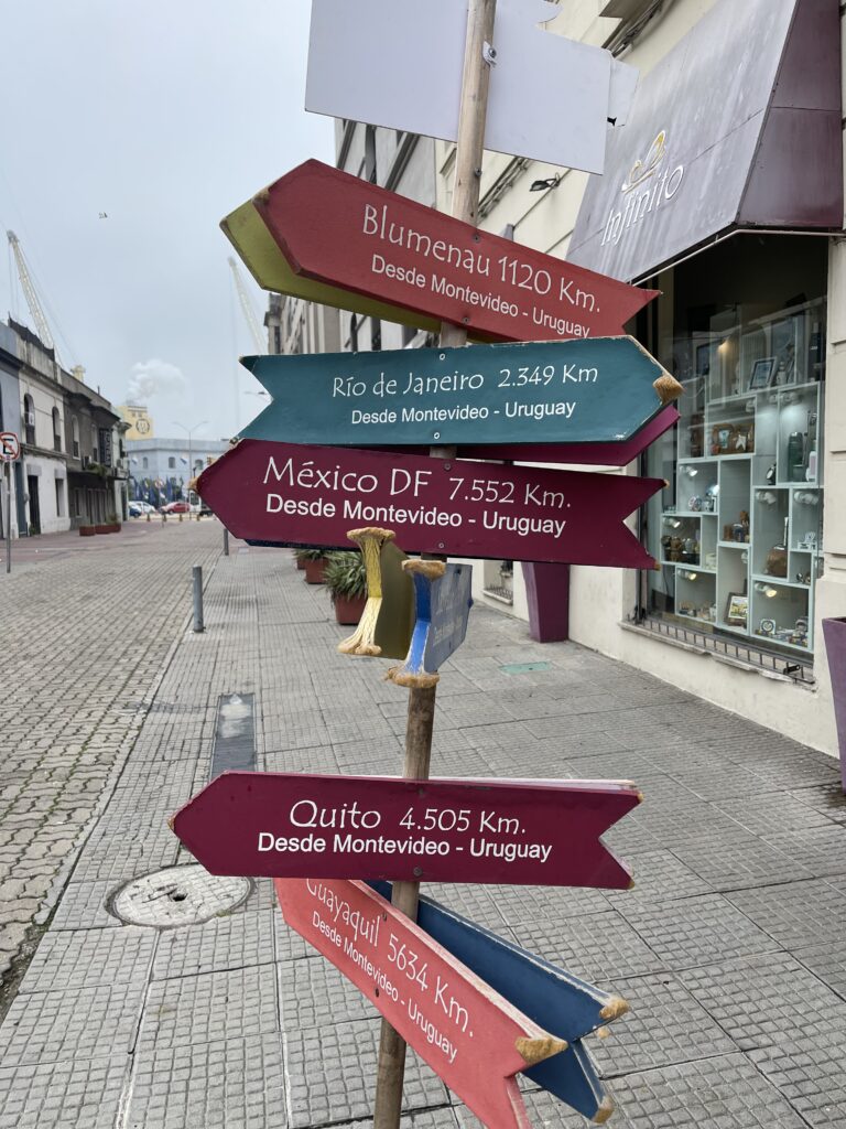 Placas nas ruas de Montevidéu