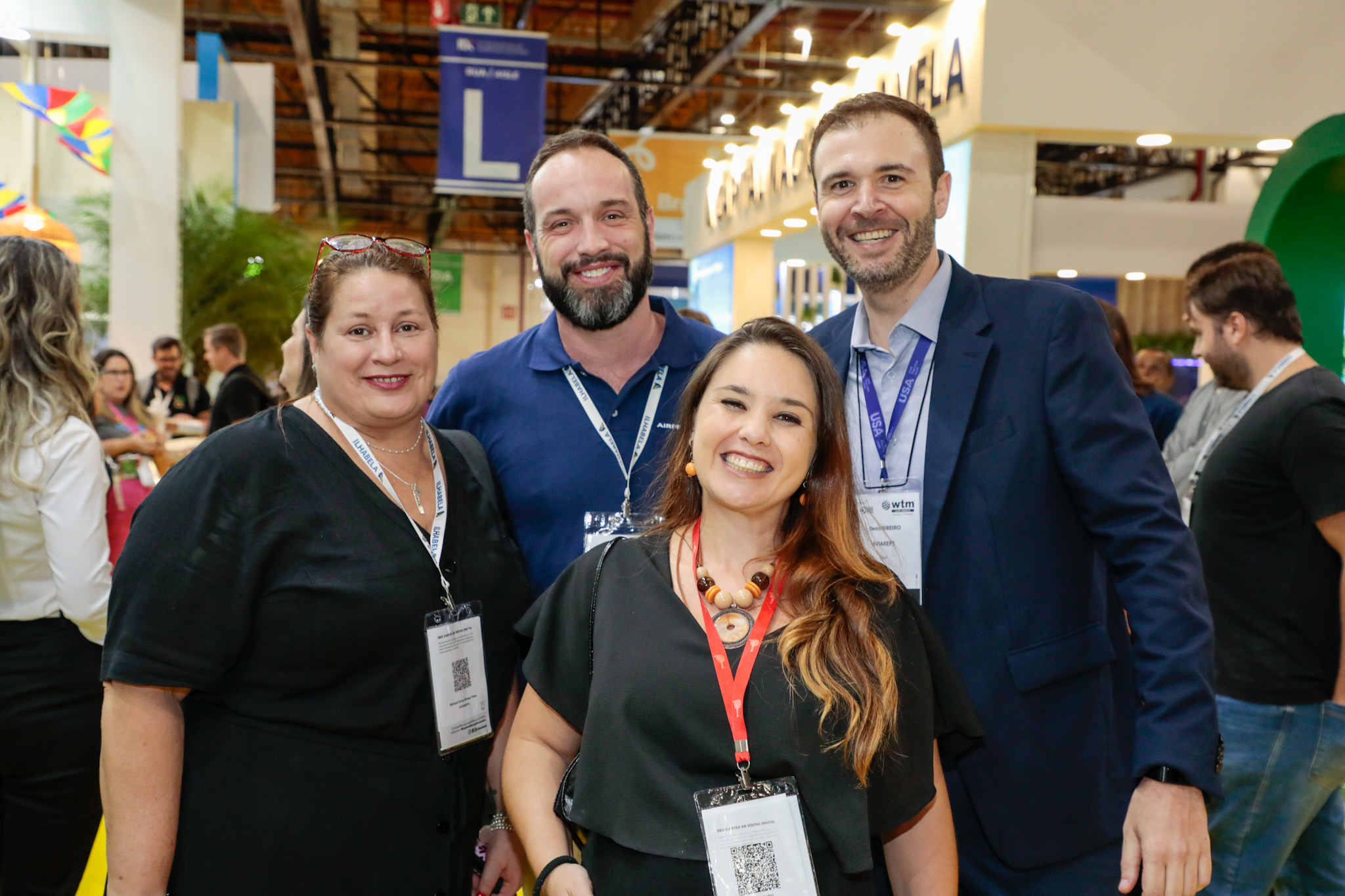 Rafaela Gross Brown, Helen Demuro e Denis Ribeiro, da Aviareps, com Anderson Salva, da AirFrance KLM Rafaela Gross Brown, Helen Demuro e Denis Ribeiro, da Aviareps, com Anderson Salva, da AirFrance KLM