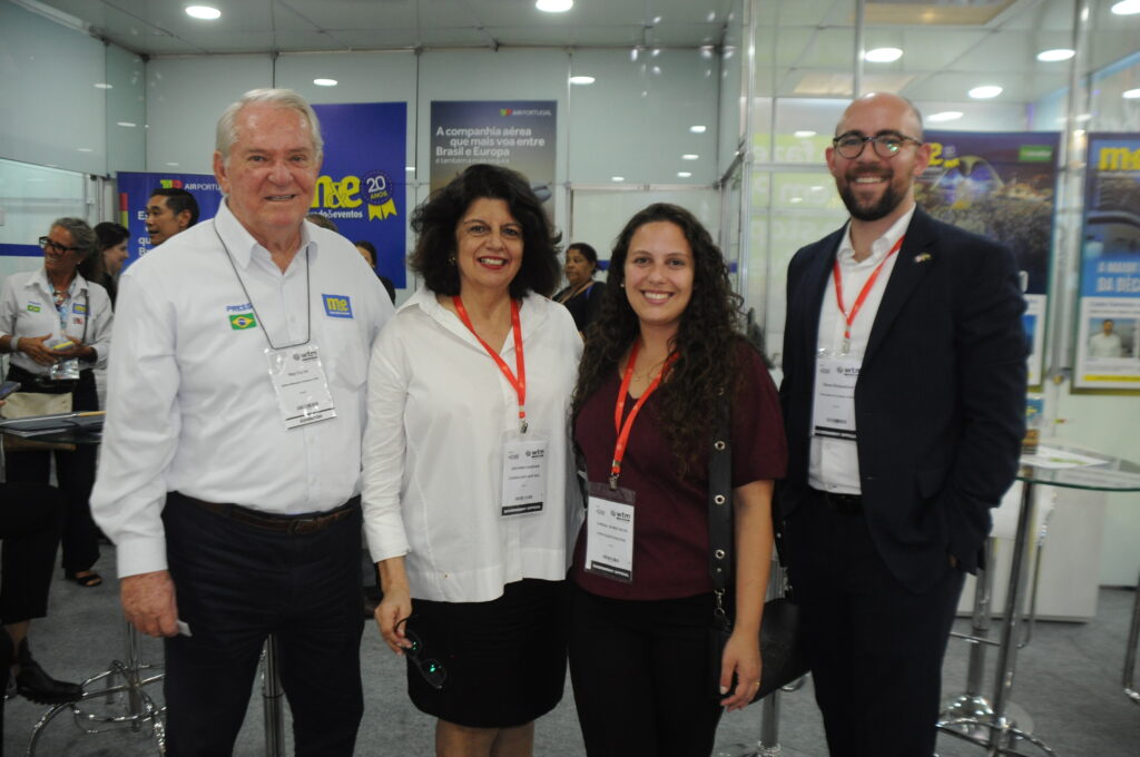 Roy Taylor, do M&E, com Jussara Haddad, Larissa Silva e Elmer Richardson, do Consulado dos EUA