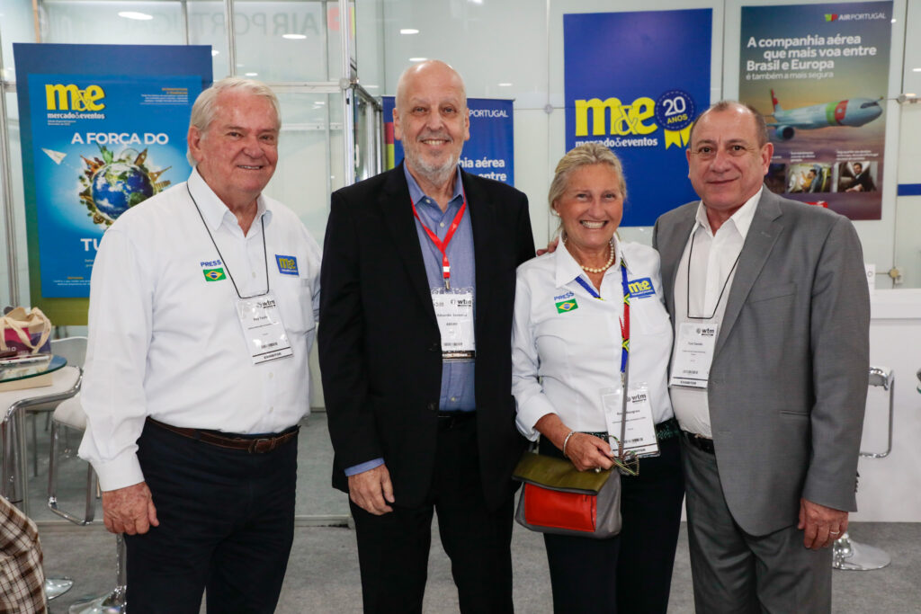 Roy Taylor e Rosa Masgrau, do M&E, com Eduardo Sanovicz, da Abear, e Toni Sando, do Visite São Paulo e Unedestinos