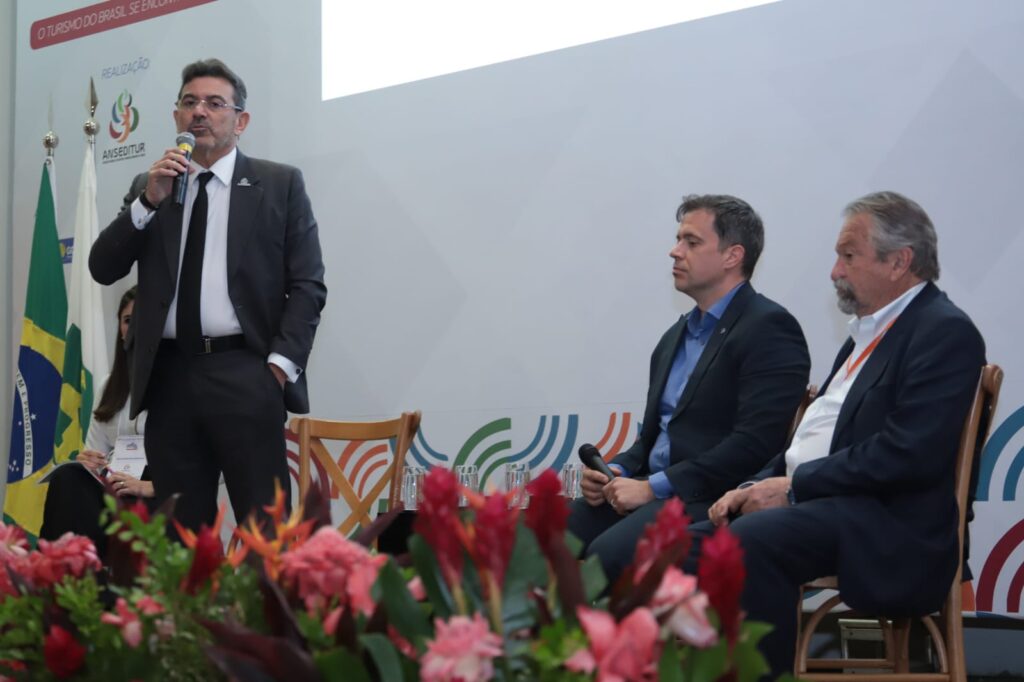 Segundo dia Anseditur 2ª Marcha da Anseditur debate perspectivas do MTur e principais planejamentos das Seturs
