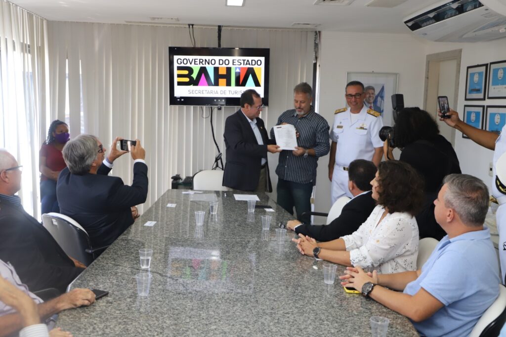 Setur BA autoriza afundamento de dois navios na Baía de Todos os Santos Foto Daniel Meira SeturBA Bahia autoriza afundamento controlado de embarcações para criação de recifes artificiais