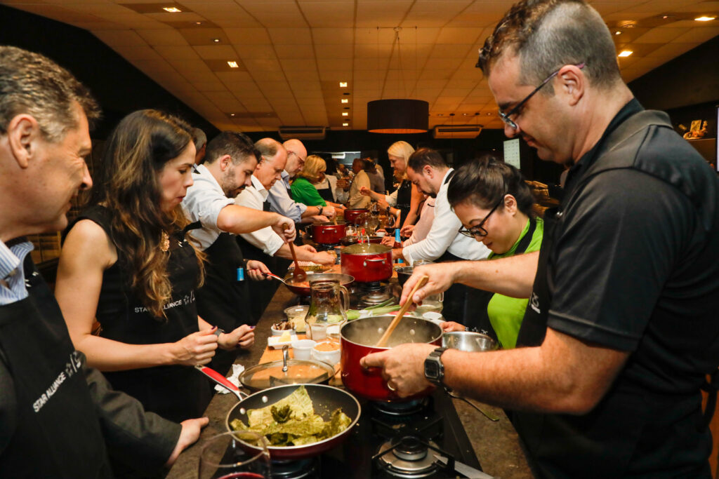 Star Alliance Star Alliance 25 anos: Cooking Show coloca aéreas e seus parceiros juntos na cozinha; fotos