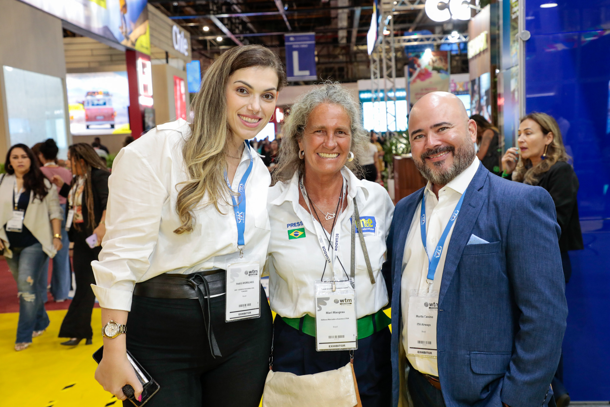 Thaís Morilhas e Murilo Cassino, da ITA Airways, com Mari Masgrau, do M&E Thaís Morilhas e Murilo Cassino, da ITA Airways, com Mari Masgrau, do M&E