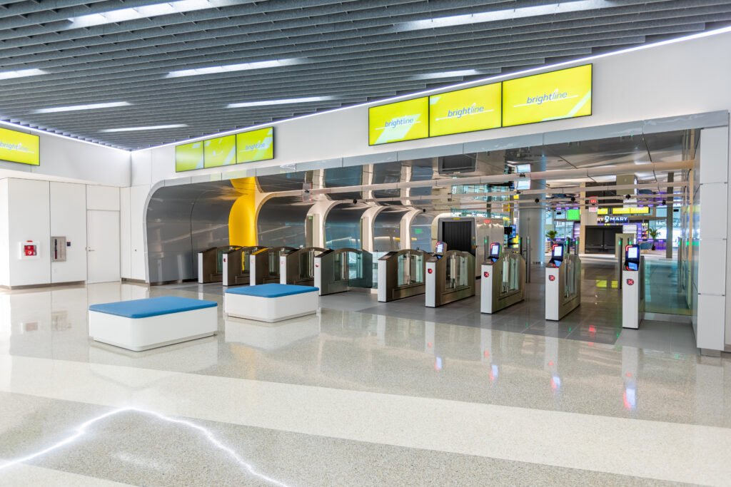 Ticketing and Security 14 2 Brightline conclui construção da estação de Orlando e prepara início das viagens para Miami