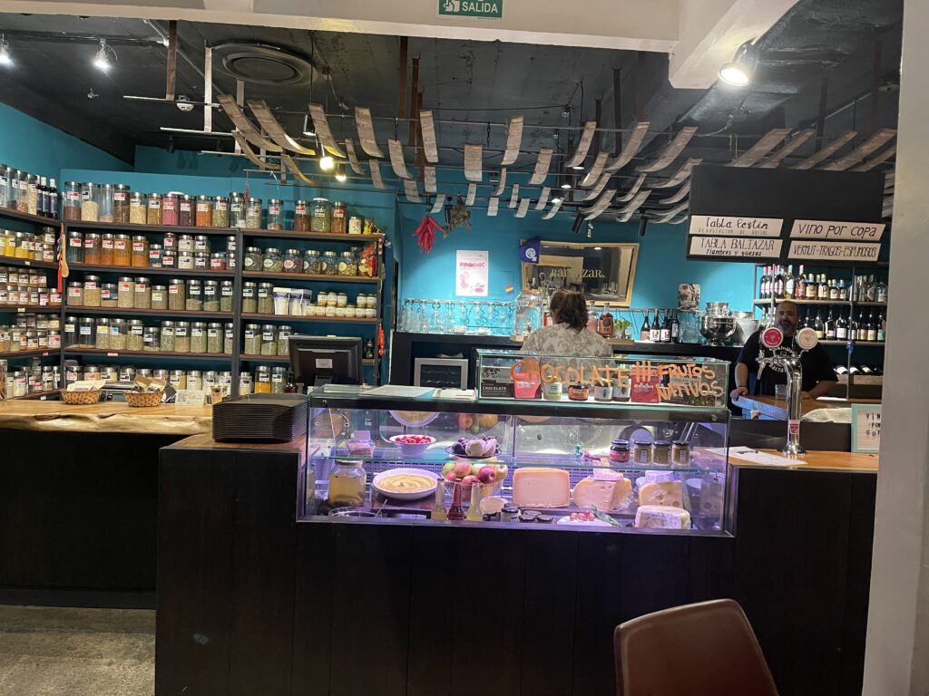 Um dos restaurantes do Mercado Ferrero