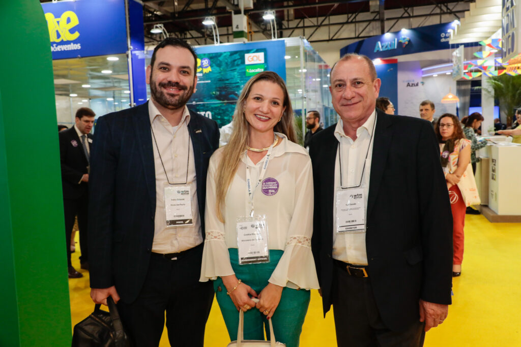 Cinthia Marques, do MTur, entre  Fabio Zelenski e Toni Sando, do Visite São Paulo